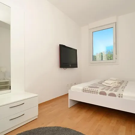 Luka Apartment