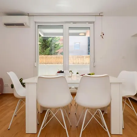 Luka Apartment