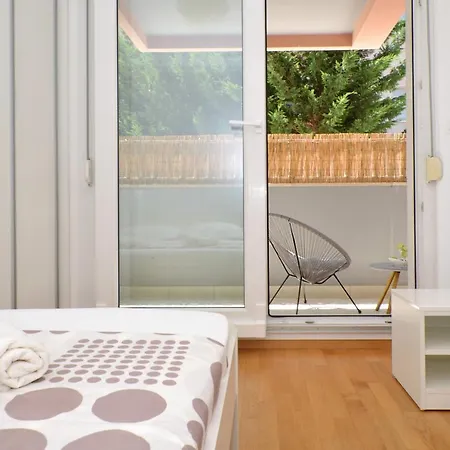 Luka Apartment *